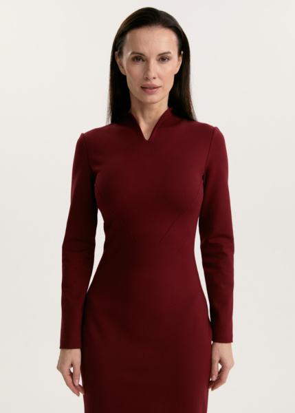 Платье с воротником стойка