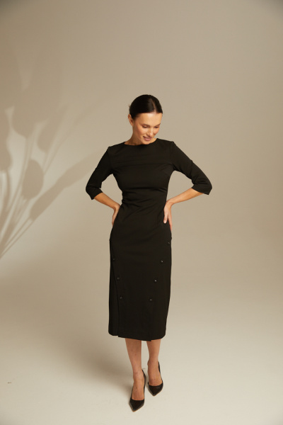 Платье с обтяжными пуговицами