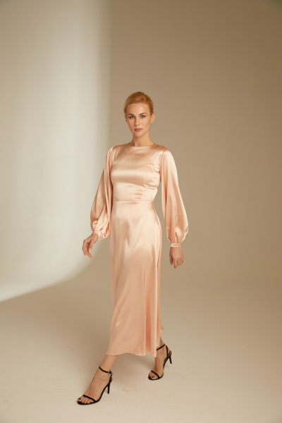 Классическое платье из атласа