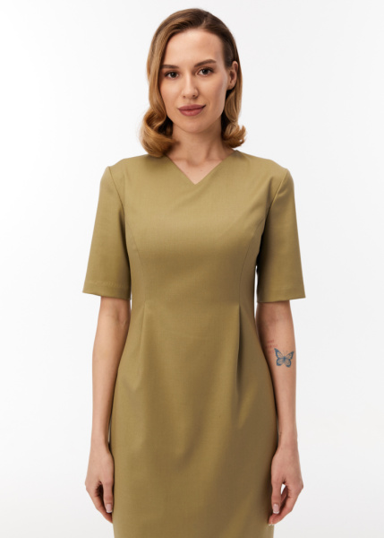 Платье с защипами на талии