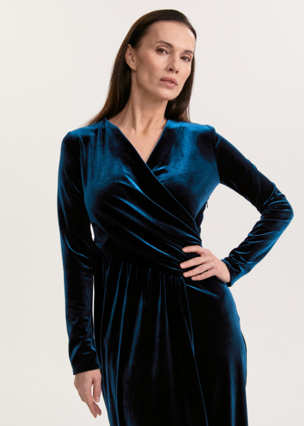 Платье из бархата с драпировкой