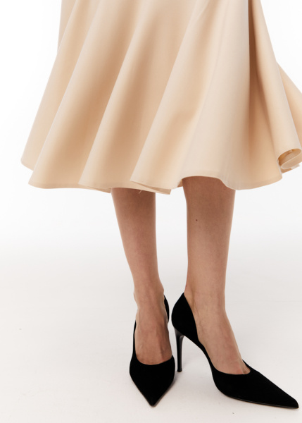 Платье с воланом внизу