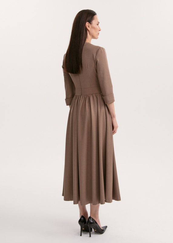 Платье с широкой юбкой