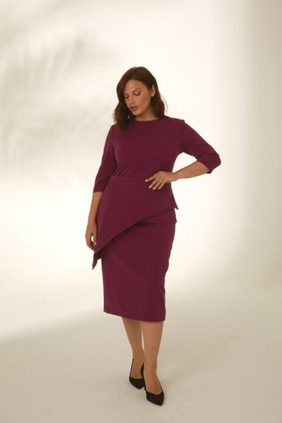 Платье-футляр с асимметричной баской