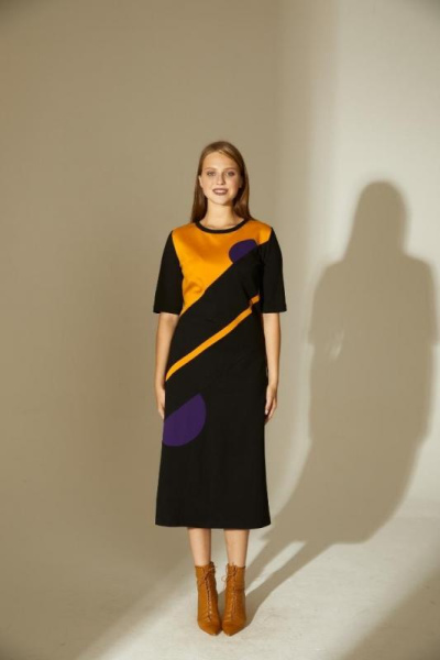 Платье с графическими вставками