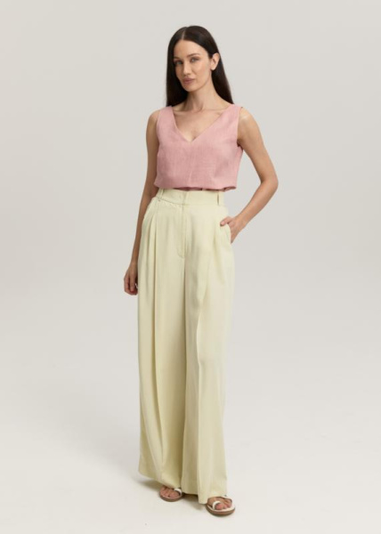 Брюки цвета сливочное масло