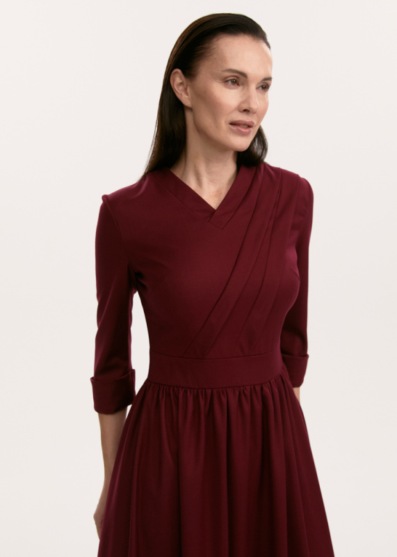 Платье с широкой юбкой