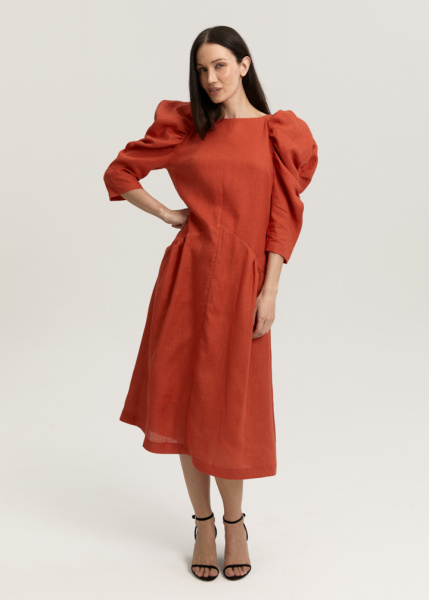 Платье с объемными рукавами 