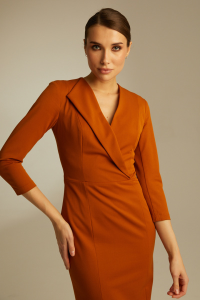 Платье-футляр с лацканом