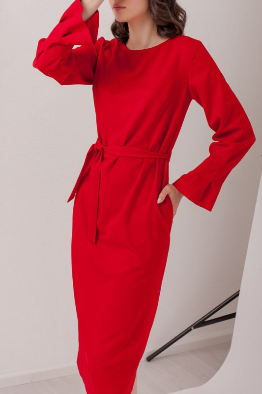 Приталенное платье