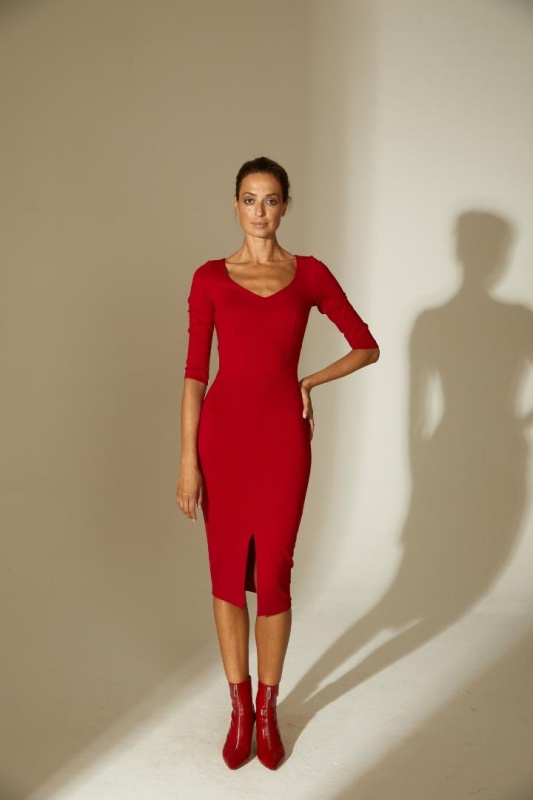 Платье-футляр с декольте Платье-футляр с декольте