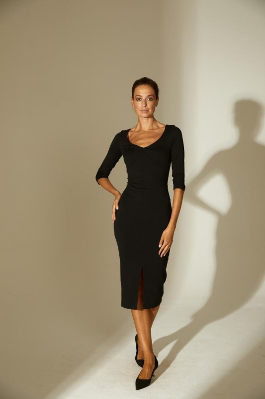 Платье-футляр с декольте Платье-футляр с декольте