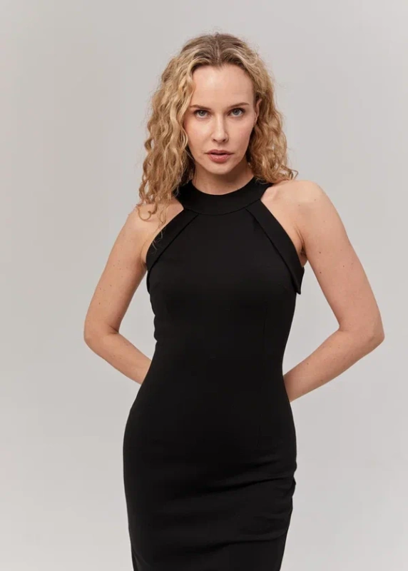 Платье-футляр с вырезом английская пройма Платье-футляр с вырезом английская пройма